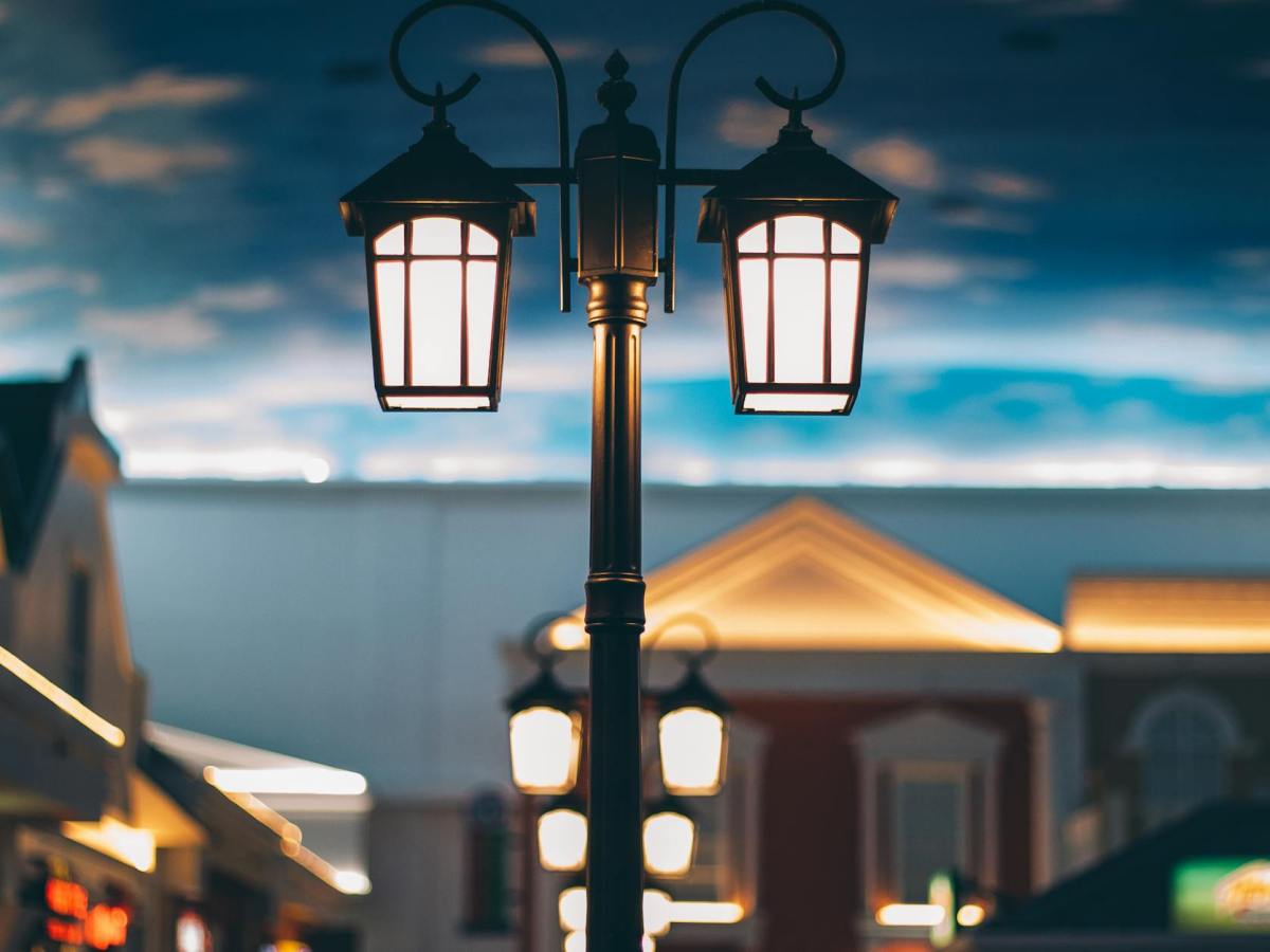 Between Languages: What Interpreting Really Involves